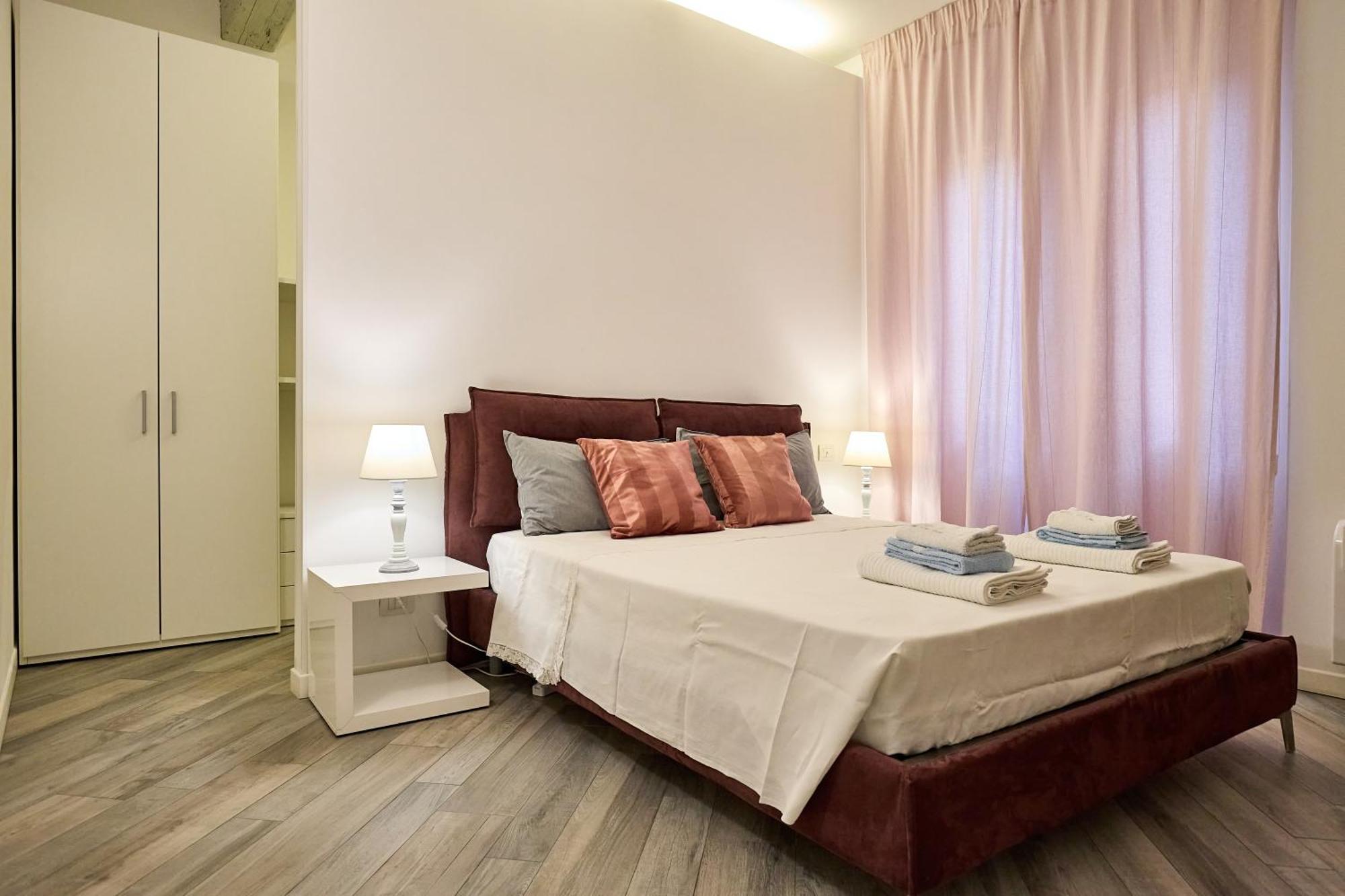 La Torre Lunga -Smart Working- 150 M Dalle-From Due Torri-Two Towers بولونيا المظهر الخارجي الصورة